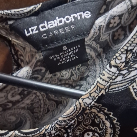 Liz Claiborne Tops - Liz Claiborne Black and White Paisley Top
